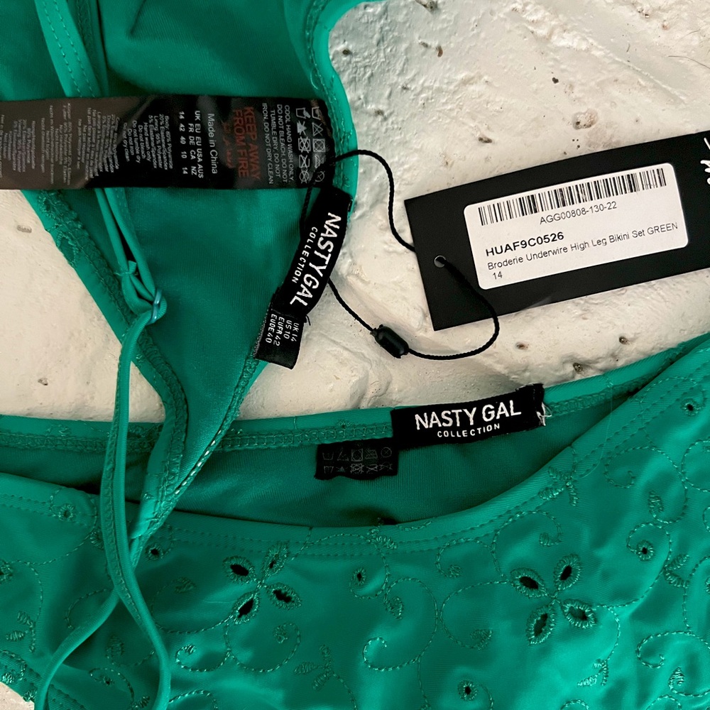 Nasty Gal broderie underwire high leg bikini set - Picture 5 of 5